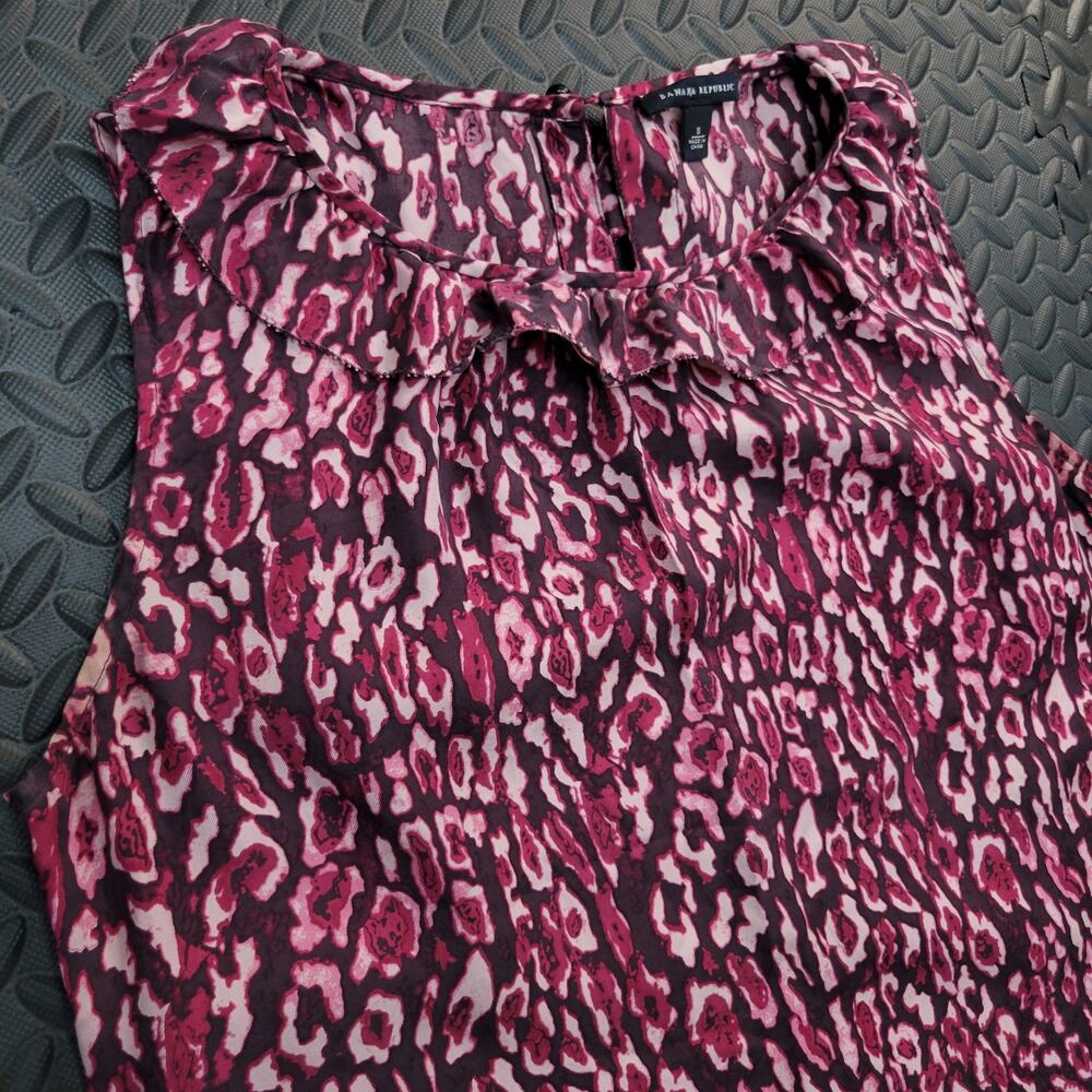 Banana Republic 100% Silk Ruffle Neck Sleeveless Blouse Pink Animal Print Small
